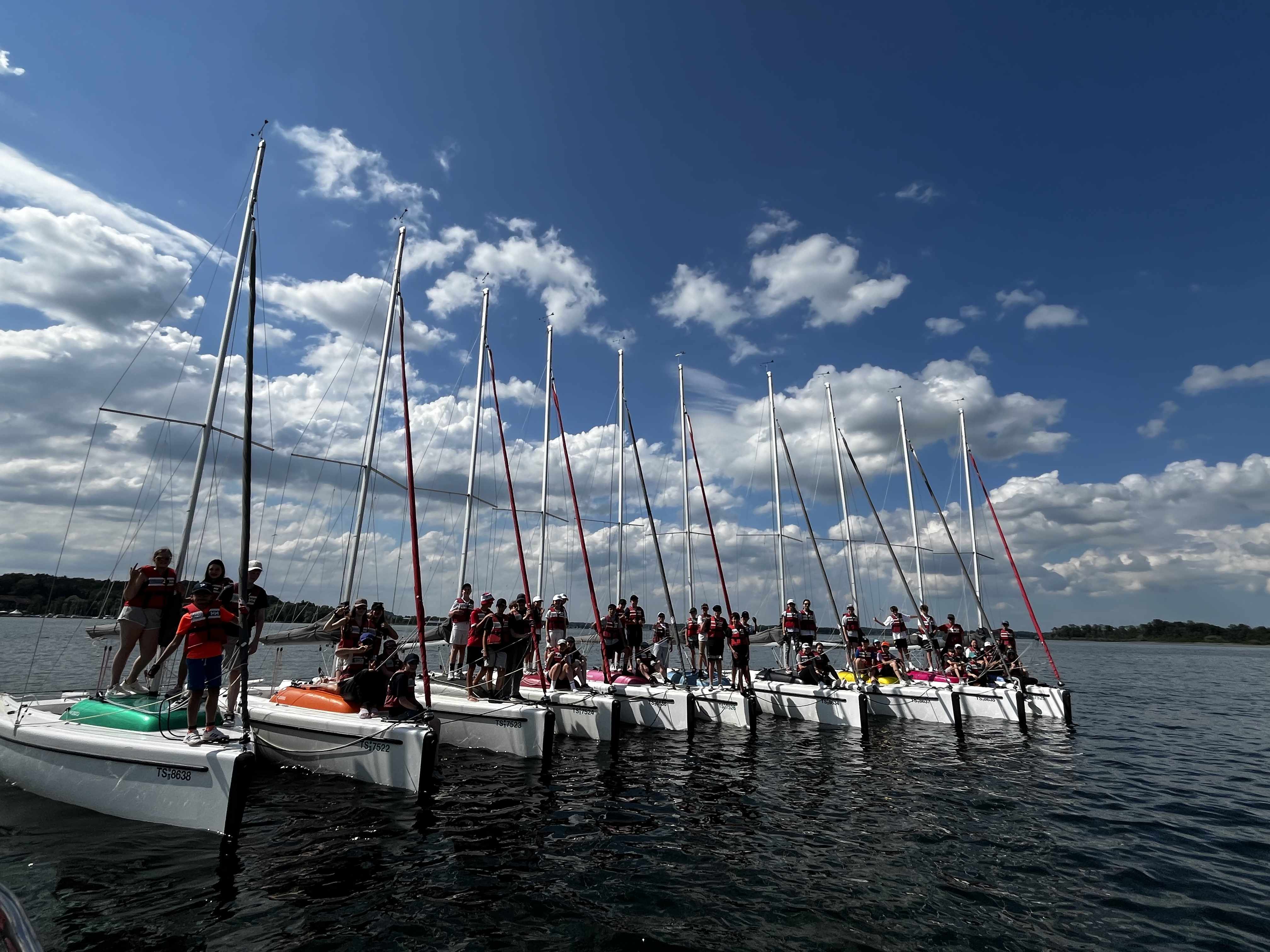 „Hoch am Wind!“ – unsere Siebtklässlerinnen und Siebtklässler segeln auf dem Chiemsee