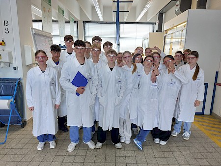 Besuch der neunten Klasse bei der BASF - Ein spannender Einblick in die Welt der Chemie